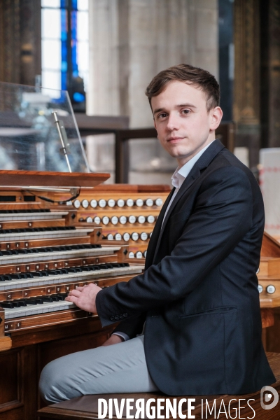 Portrait de Thomas Ospital, musicien, organiste et compositeur