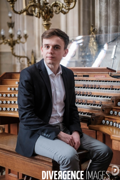 Portrait de Thomas Ospital, musicien, organiste et compositeur