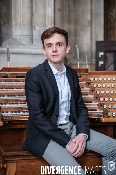 Portrait de Thomas Ospital, musicien, organiste et compositeur