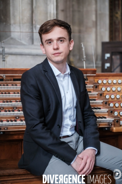 Portrait de Thomas Ospital, musicien, organiste et compositeur