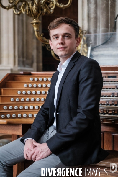 Portrait de Thomas Ospital, musicien, organiste et compositeur