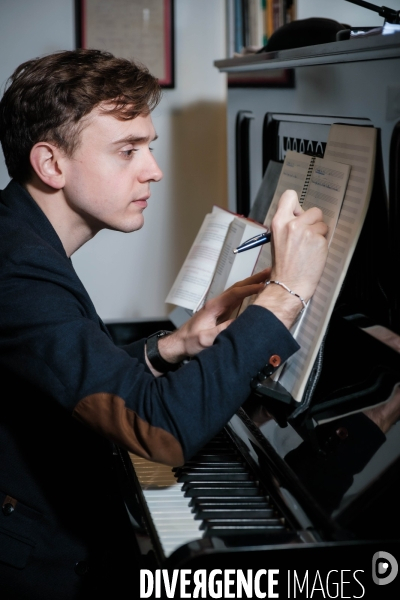 Portrait de Thomas Ospital, musicien, organiste et compositeur