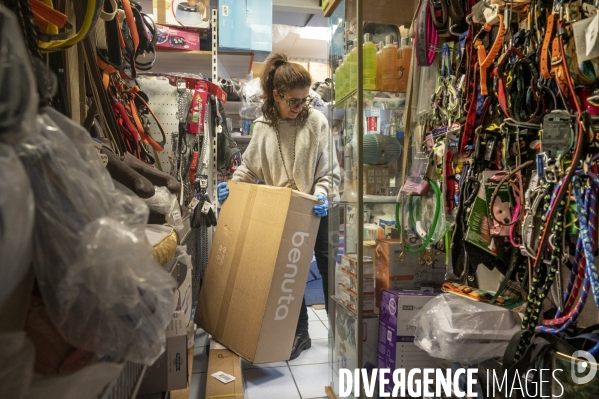 Chez Gladys, articles pour animaux, et point relai, rue du Fbg Poissonnière dans le Xe arrondissement de Paris,