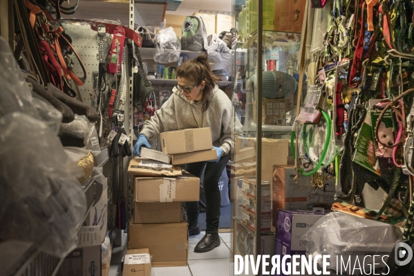 Chez Gladys, articles pour animaux, et point relai, rue du Fbg Poissonnière dans le Xe arrondissement de Paris,