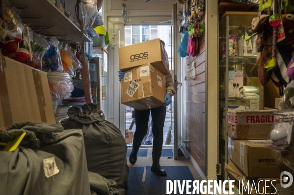 Chez Gladys, articles pour animaux, et point relai, rue du Fbg Poissonnière dans le Xe arrondissement de Paris,