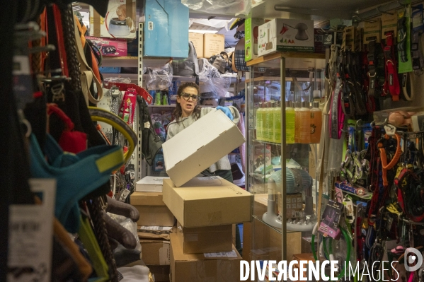 Chez Gladys, articles pour animaux, et point relai, rue du Fbg Poissonnière dans le Xe arrondissement de Paris,