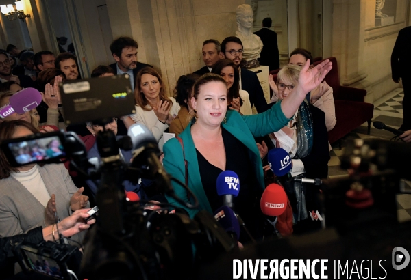 L Assemblée nationale vote en première lecture l inscription du droit à l IVG dans la Constitution