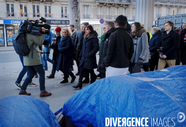 Deplacement de Anne Hidalgo au campement de migrants du boulevard de la chapelle