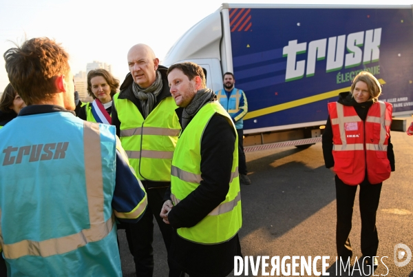 Déplacement de Roland Lescure et de Clément Beaune au Port de Gennevilliers