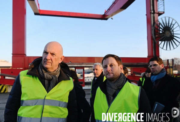 Déplacement de Roland Lescure et de Clément Beaune au Port de Gennevilliers