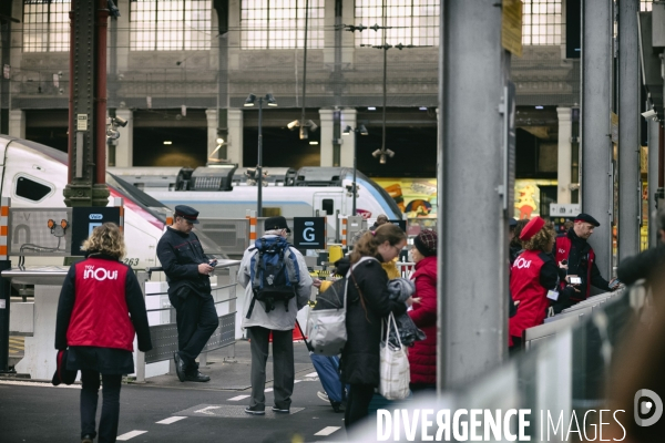 Grèves SNCF : les voyageurs inquiets pour les vacances de Noël