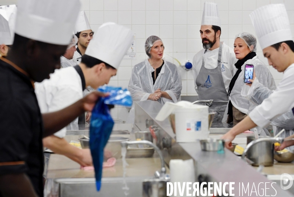 Deplacement de Olivia GREGOIRE et de Carole GRANDJEAN au lycée Hôtelier Guillaume Tirel