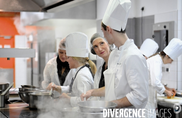 Deplacement de Olivia GREGOIRE et de Carole GRANDJEAN au lycée Hôtelier Guillaume Tirel