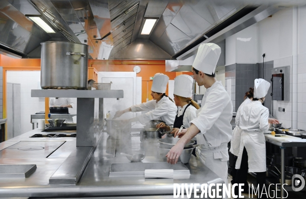 Jeunes en formation au lycée Hôtelier Guillaume Tirel