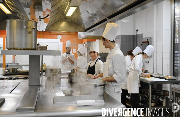 Jeunes en formation au lycée Hôtelier Guillaume Tirel