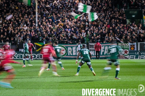 Ferveur des supporters du Red Star au Stade Bauer