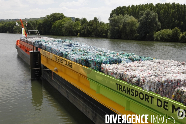 Usine de recyclage plastique  bottle to bottle  à Limay