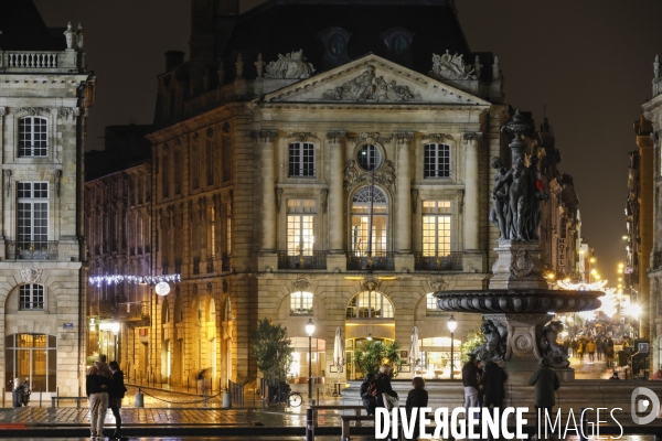 Bordeaux la nuit place de la Bourse