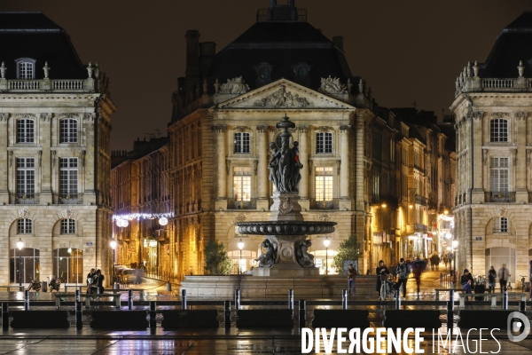 Bordeaux la nuit place de la Bourse