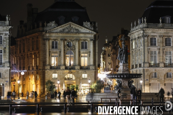 Bordeaux la nuit place de la Bourse