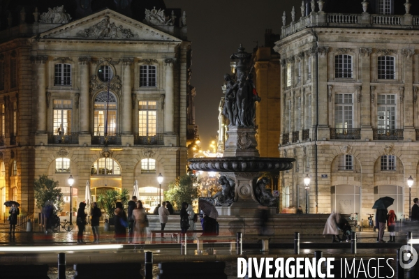 Bordeaux la nuit place de la Bourse