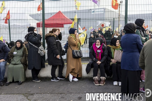 Hommage aux victimes kurdes de l attaque de la rue d Enghien