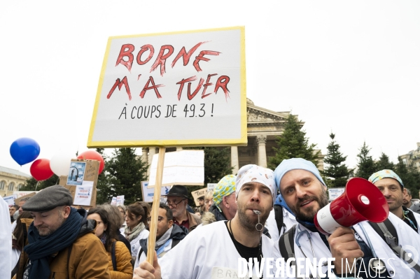 Manifestation des médecins à Paris pour demander notamment une augmentation du prix de la consultation à 50€ et de meilleures conditions de travail. Demonstration of doctors in Paris.