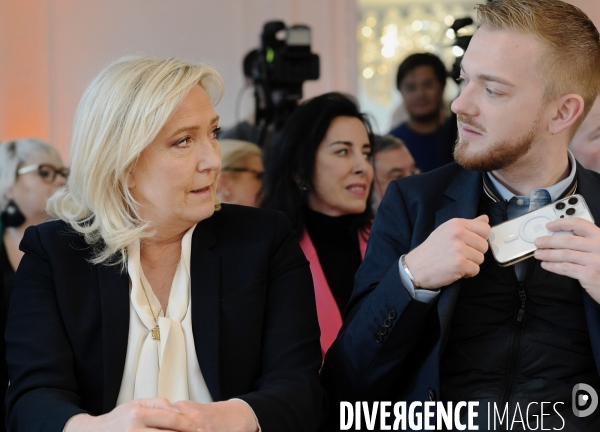 Marine le pen avec Kévin Pfeffer