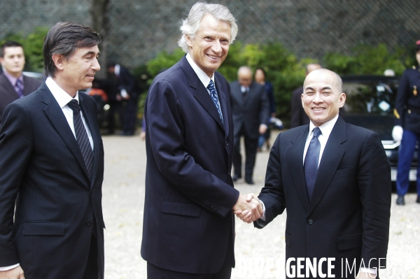 Matignon: Le 1er Ministre Dominique de Villepin recoit sa Majeste Norodom Sihamoni, roi du Cambodge.