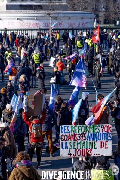 Les jeunes manifestent contre la réforme des retraites