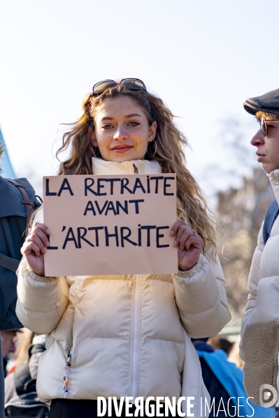 Les jeunes manifestent contre la réforme des retraites