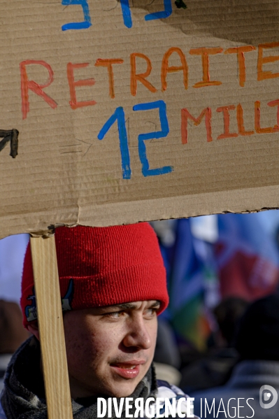 Les jeunes manifestent contre la réforme des retraites