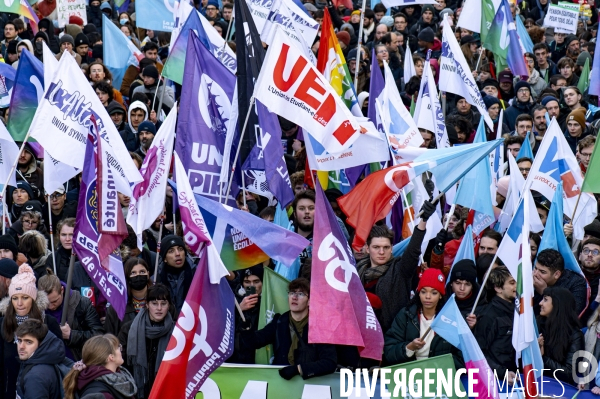 Les jeunes manifestent contre la réforme des retraites