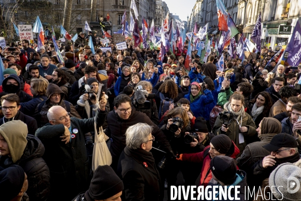 Les jeunes manifestent contre la réforme des retraites