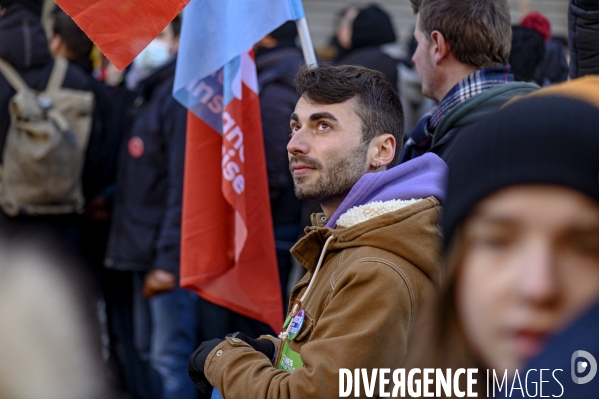 Les jeunes manifestent contre la réforme des retraites