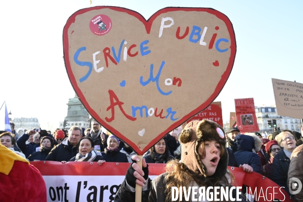 La jeunesse manifeste contre la reforme des retraites, à paris