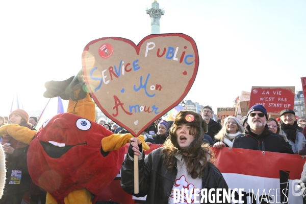 La jeunesse manifeste contre la reforme des retraites, à paris