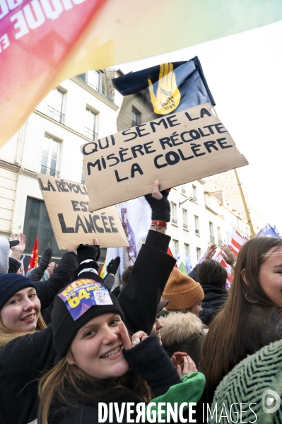 La jeunesse manifeste contre la reforme des retraites, à paris