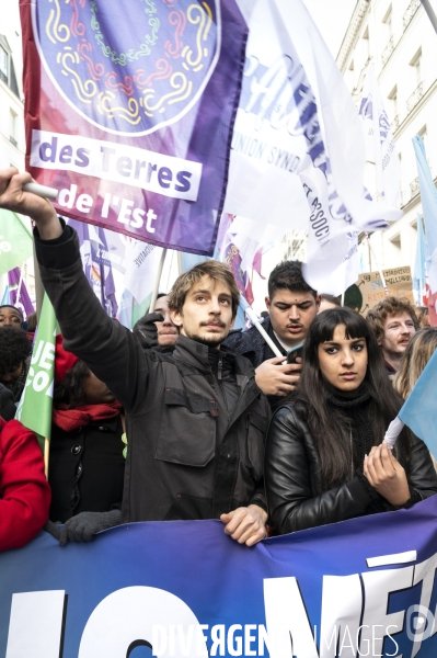 La jeunesse manifeste contre la reforme des retraites, à paris