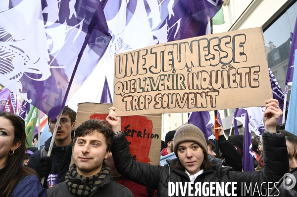 La jeunesse manifeste contre la reforme des retraites, à paris