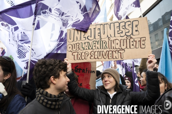 La jeunesse manifeste contre la reforme des retraites, à paris