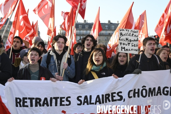 La jeunesse manifeste contre la reforme des retraites, à paris