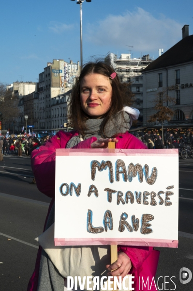 La jeunesse manifeste contre la reforme des retraites, à paris