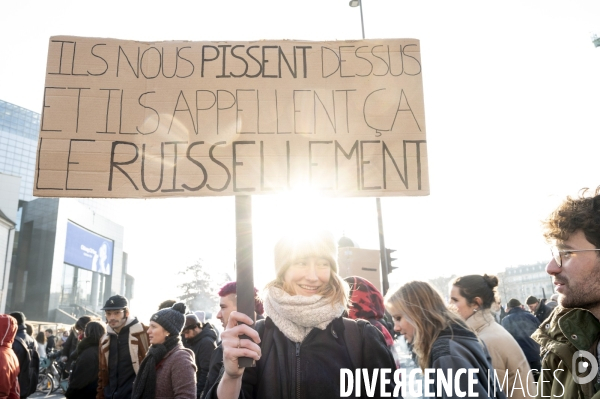 La jeunesse manifeste contre la reforme des retraites, à paris