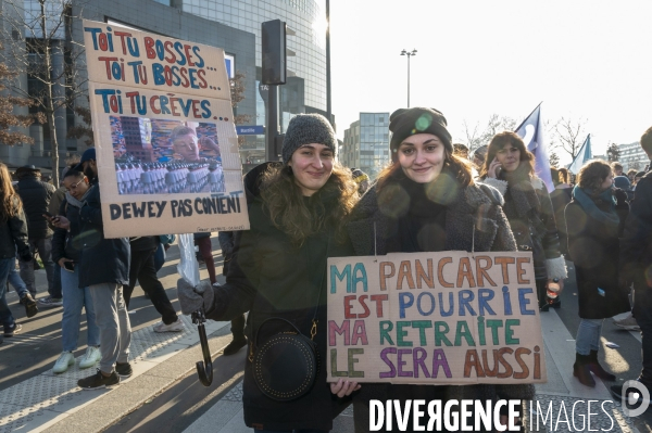 La jeunesse manifeste contre la reforme des retraites, à paris