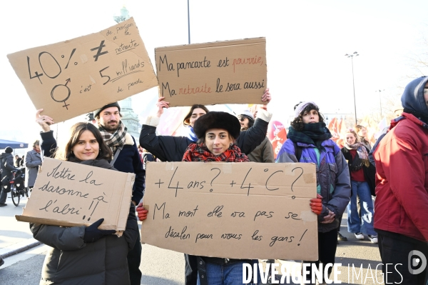 La jeunesse manifeste contre la reforme des retraites, à paris