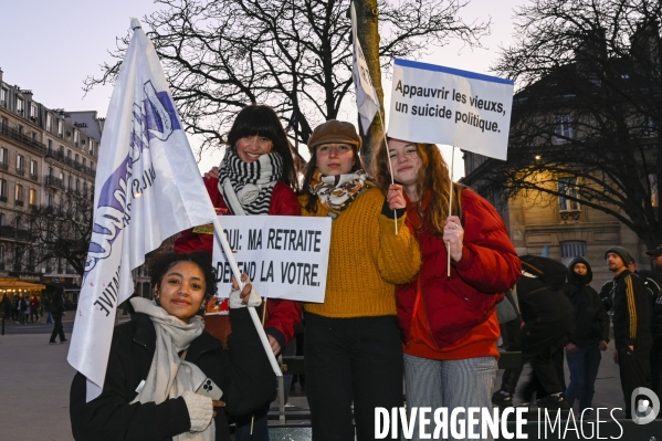 La jeunesse manifeste contre la reforme des retraites, à paris