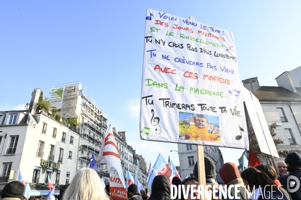 La jeunesse manifeste contre la reforme des retraites, à paris