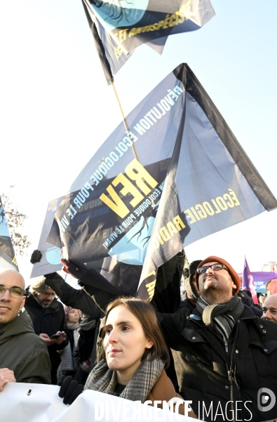 La jeunesse manifeste contre la reforme des retraites, à paris