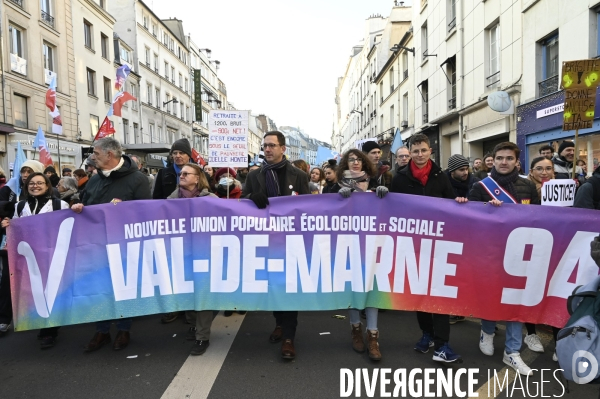 La jeunesse manifeste contre la reforme des retraites, à paris